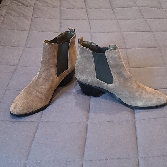 MARC FISHER Olive green/gray suede Chelsea boots - Picture 8 of 8